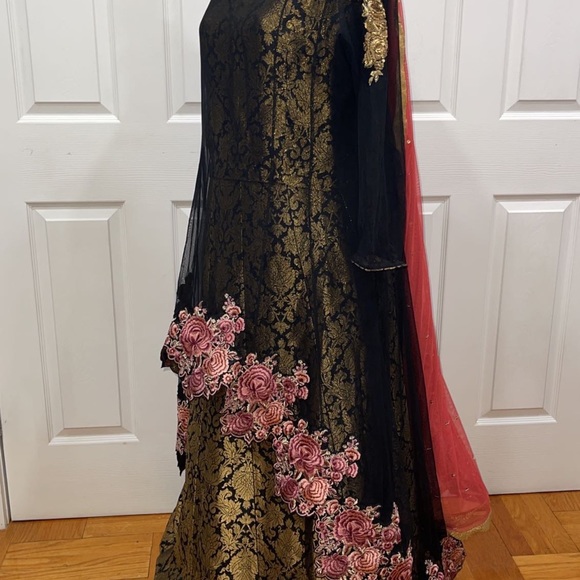 ZAINAB CHOTTANI ORIGINAL - Picture 6 of 6